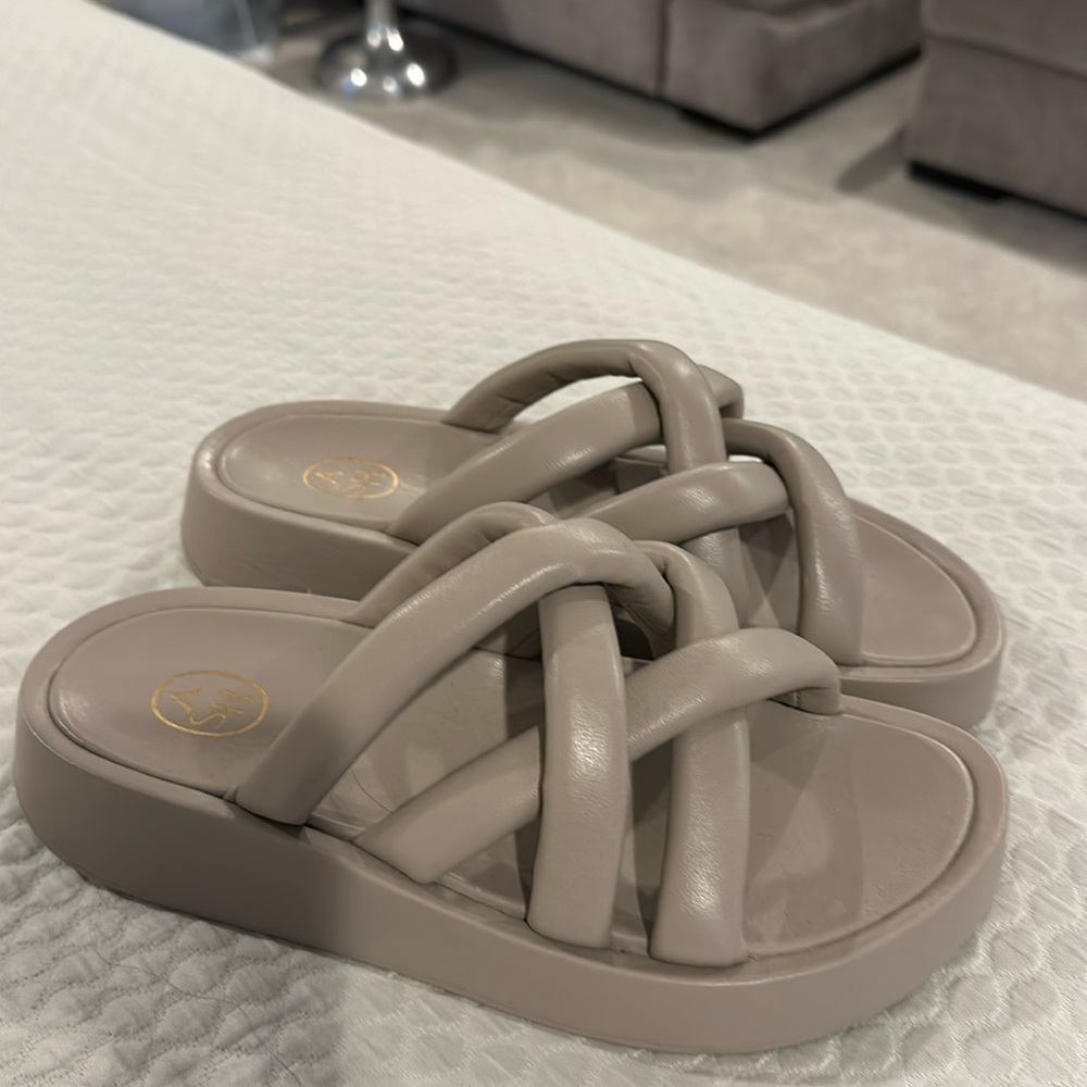 Gently worn ASH slides size 38